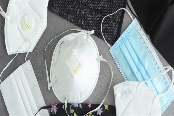 Omicron ist zu heftig, und Europa erlässt strengere Maskenvorschriften