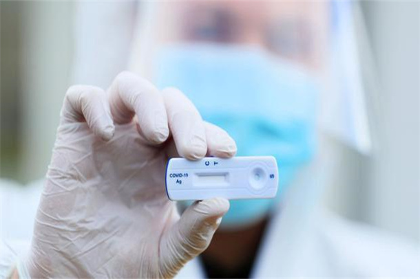 Laut FDA sind Covid-19-Antigentests möglicherweise weniger empfindlich gegenüber der Omicron-Variante, aber dennoch ein wichtiges Instrument