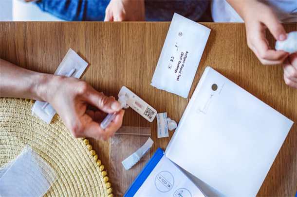 Mehr als 130.000 neue Fälle von COVID-19 bestätigt, Brasiliens Gesundheitsaufsichtsbehörde hat das zweite COVID-19-Selbsttestreagenz zugelassen